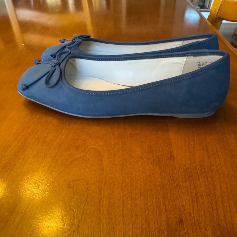 Liz Claiborne Flushing women's square closed-toe ballet flats blue faux suede 9W - Picture 6 of 9